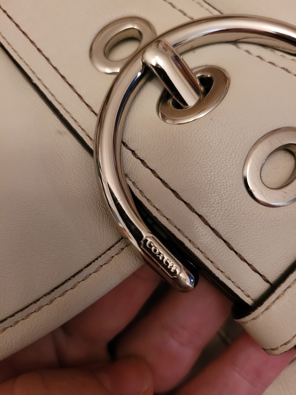 Vintage Coach Soho Cream Leather Shoulder Bag Y2K Buckle Straps Silver Hardware - Picture 8 of 12